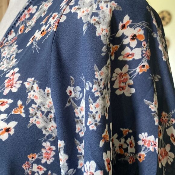 Sienna Sky Blue Foral Wrap Around V Neck Top Short Sleeves XS - Picture 5 of 12